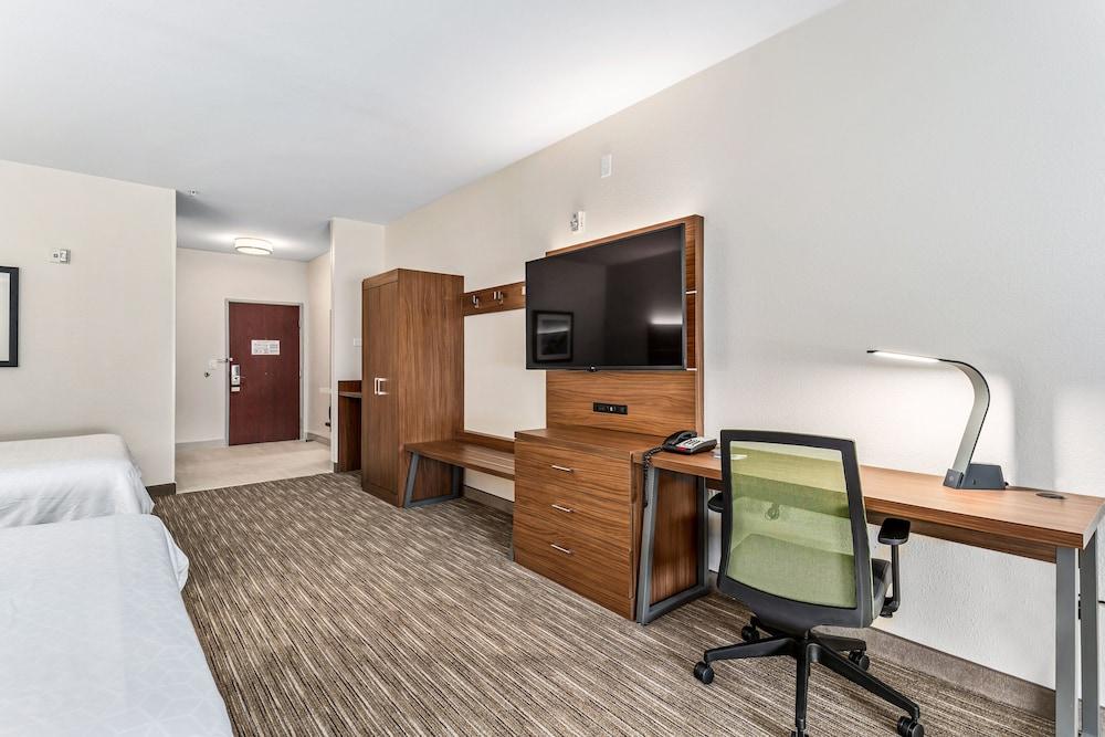 Holiday Inn Express Suites Van Buren-Ft Smith Area by IHG photo 54