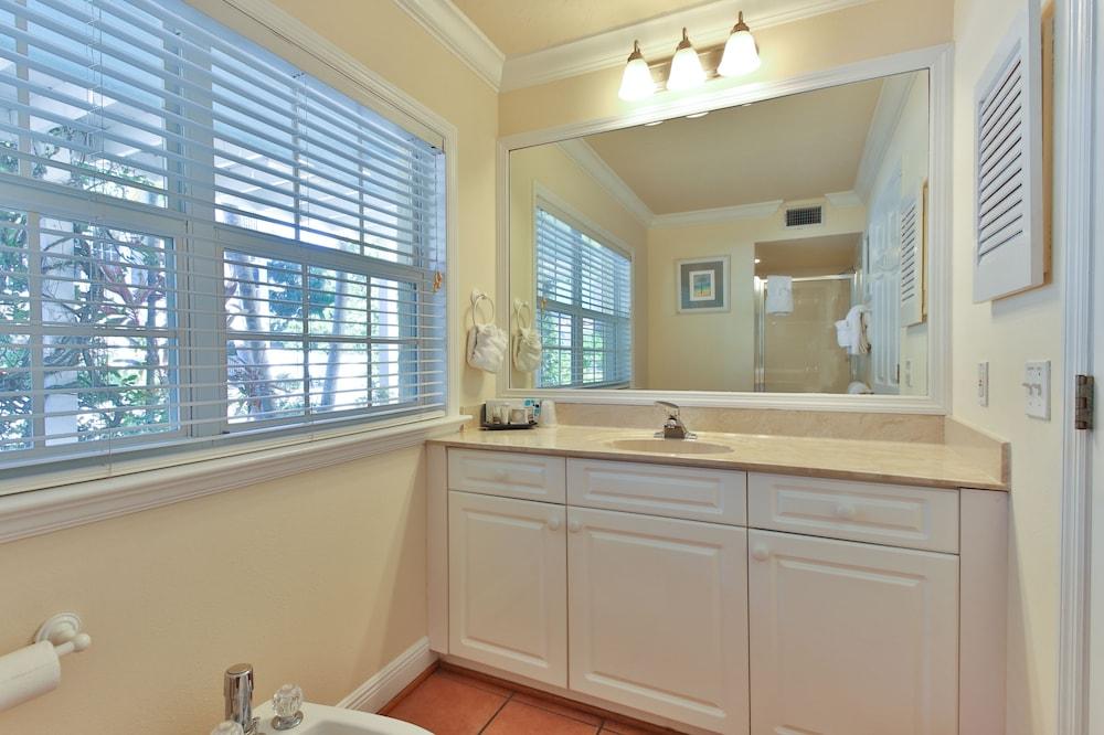 Tortuga Inn Beach Resort photo 58