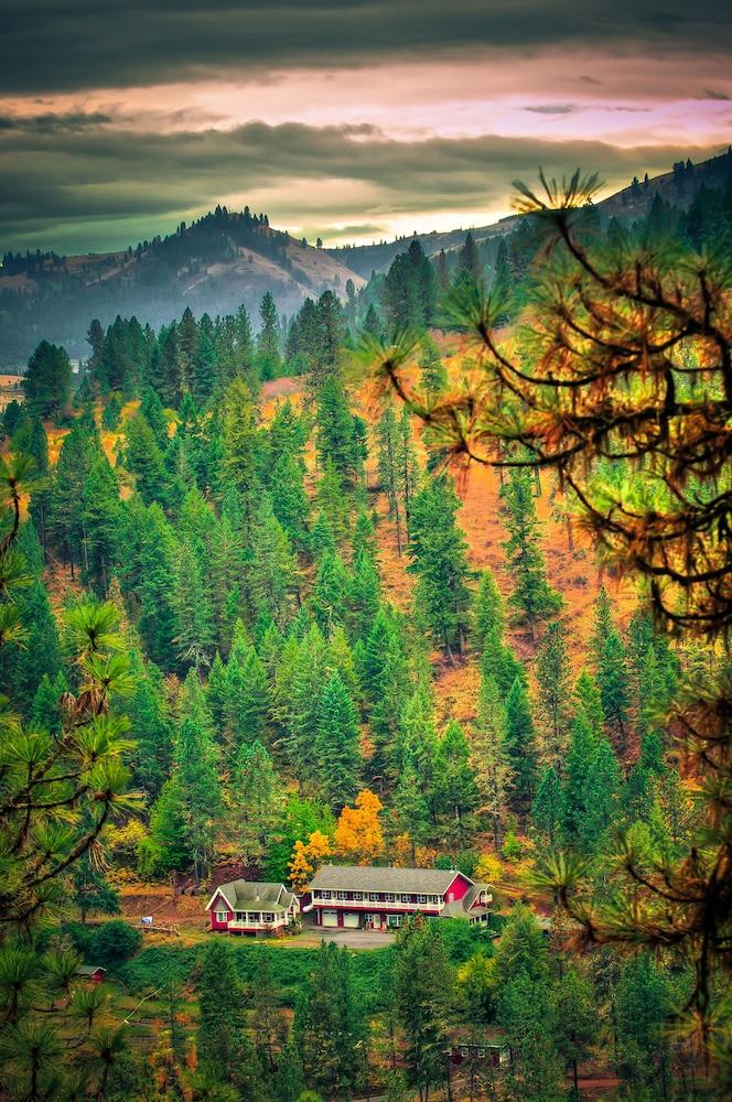 Hearthstone Elegant Lodge by the River photo 49