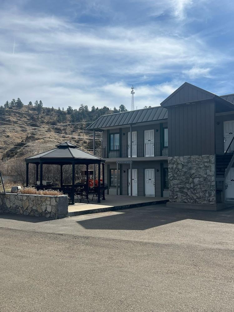 Sundowner Inn by Capital O Forsyth I 94 photo 3