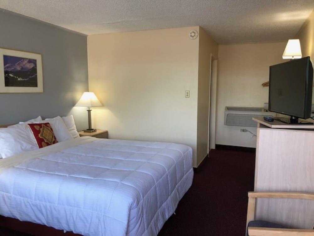 Pine Needles Inn photo 2