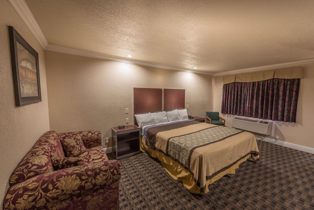 Edgewater Inn Reedley photo 7