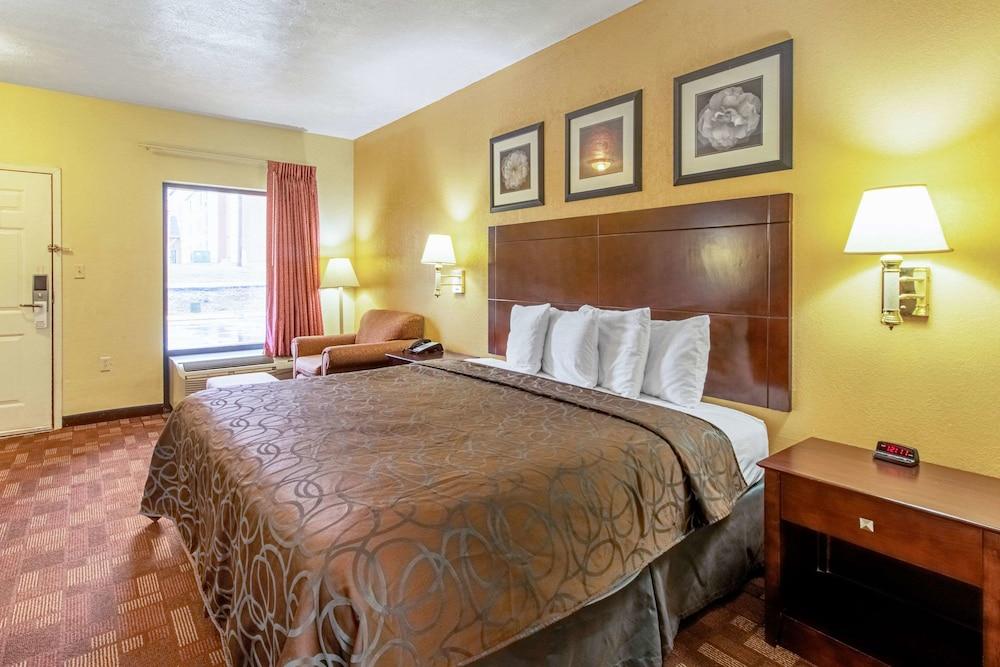 Quality Inn & Suites Dickson photo 9