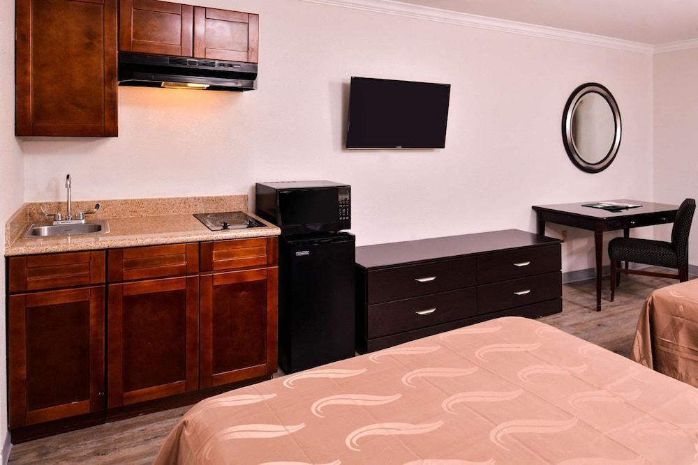 Quality Inn & Suites Beaumont photo 23