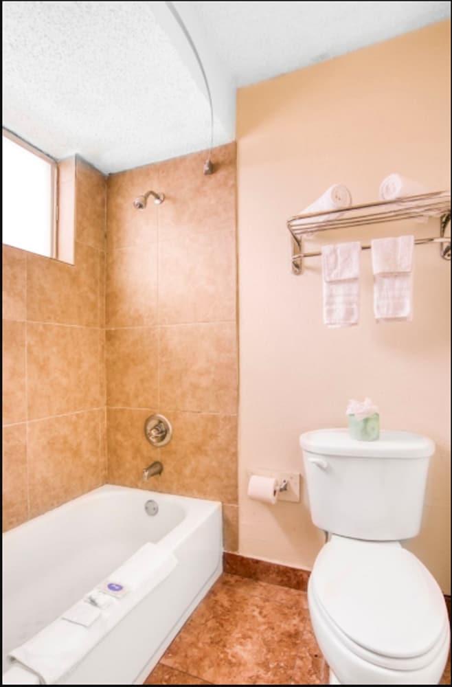 OYO Hotel Alexandria LA - Hwy 165 photo 3