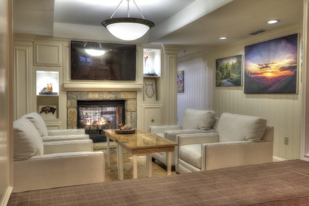 Lodge at Five Oaks Pigeon Forge - Sevierville photo 14