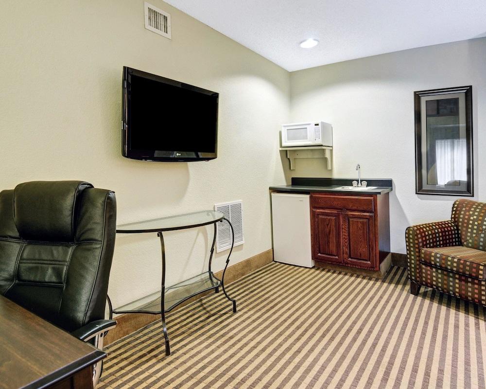 Comfort Inn & Suites Hot Springs Midtown photo 10