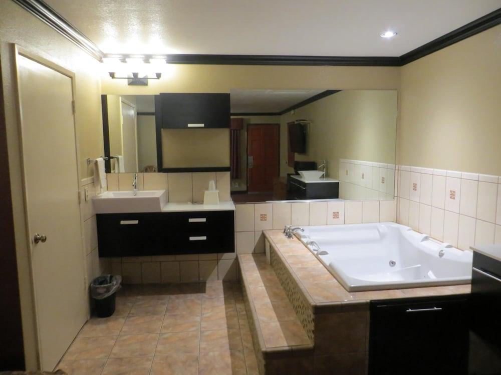 Economy Inn LAX photo 24
