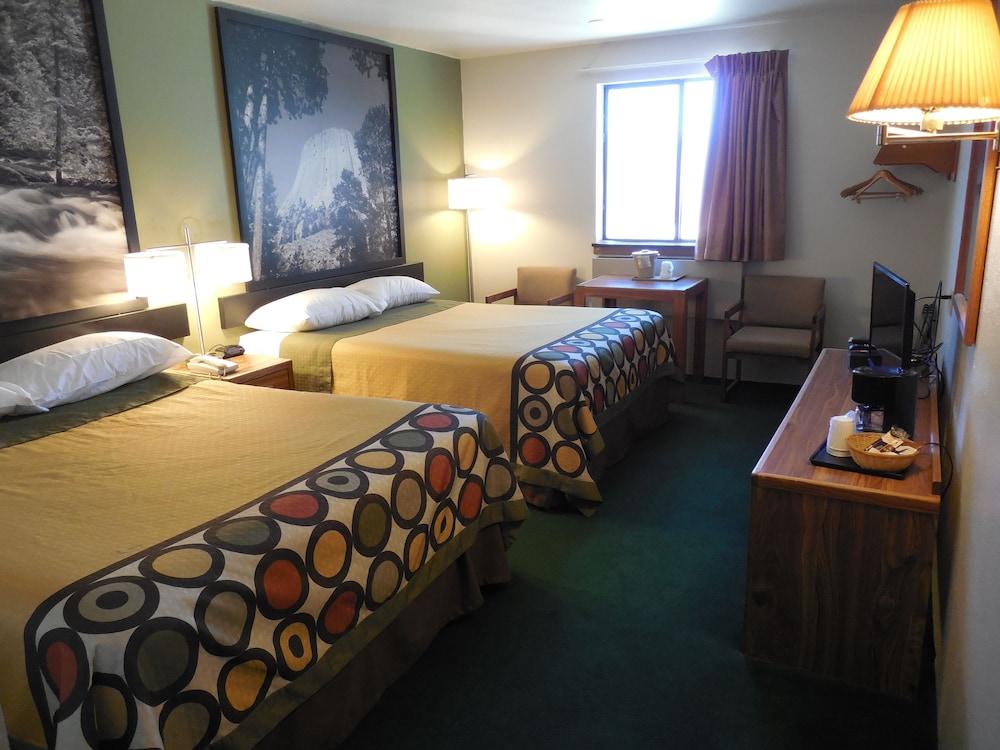 Super 8 by Wyndham Buffalo photo 2