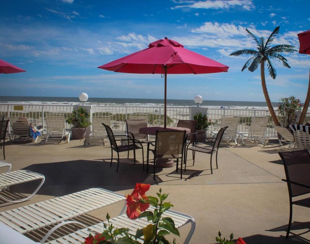 Paradise Oceanfront Resort photo 23