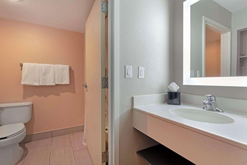 Best Western Plus Fort Worth North photo 16