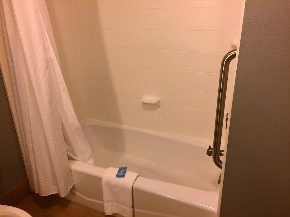 Holiday Inn Express & Suites Perry-National Fairground Area #34 by IHG photo 36