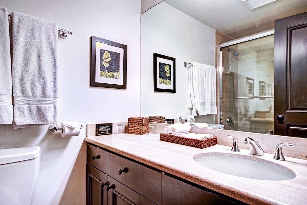 The Lodge at Vail, a RockResort by Vail Resorts photo 36