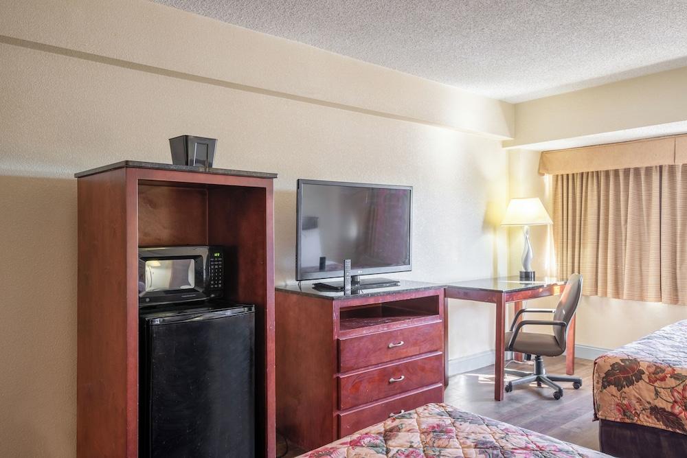 Dominion Inn & Suites photo 8