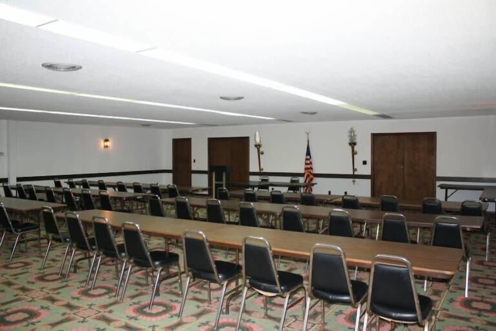 The Holiday Motel & Restaurant photo 8