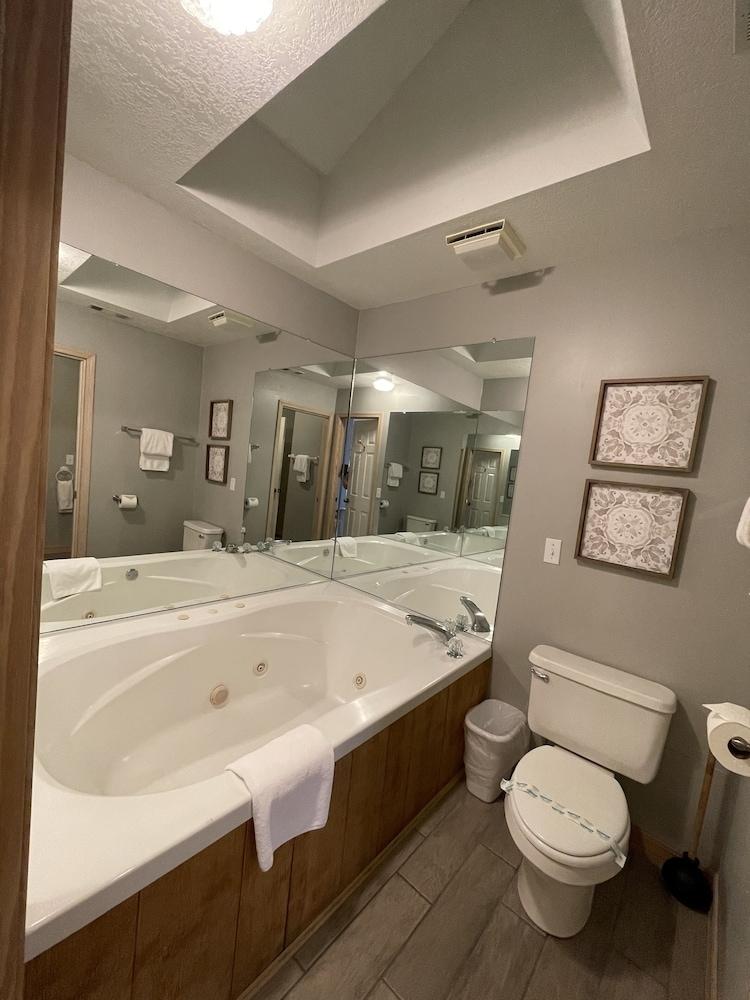 Crown Point Resort photo 23