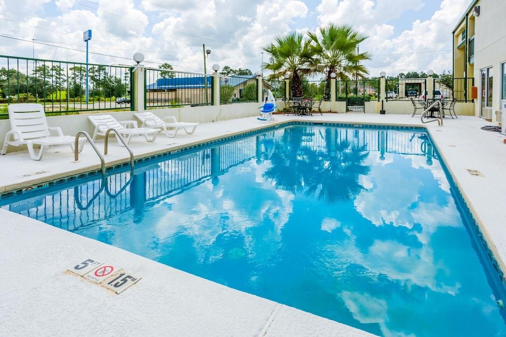 Econo Lodge Picayune photo 23