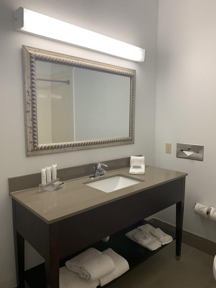 Sonesta Essential IAH Airport JFK Boulevard photo 8