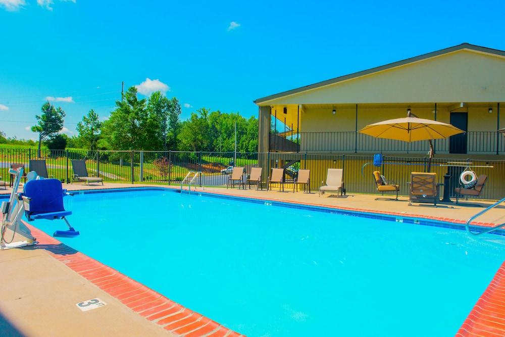 Days Inn & Suites by Wyndham Athens Alabama photo 26