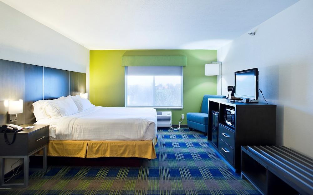 Holiday Inn Express Hotel & Suites Vermillion by IHG photo 7
