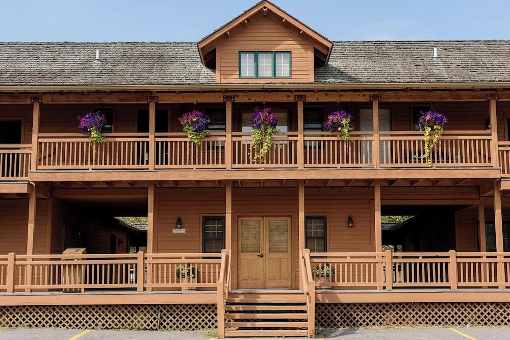 Chico Hot Springs Resort & Day Spa photo 86