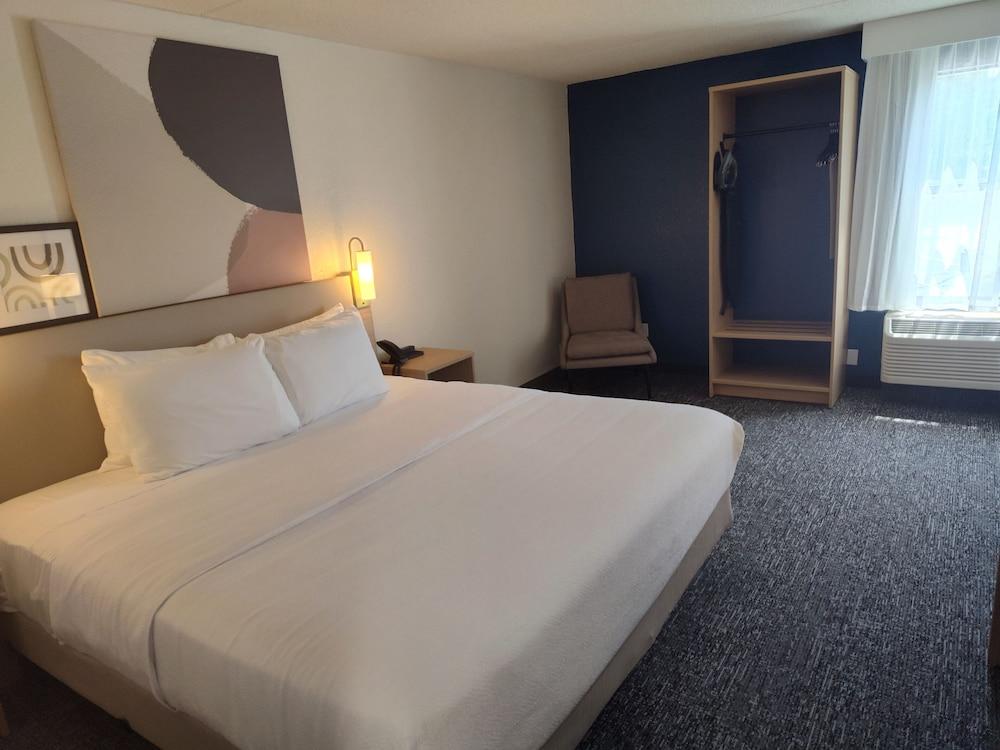 Spark by Hilton Stevensville photo 24