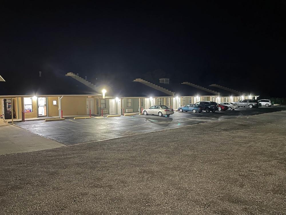 Executive Inn of Purcell photo 11