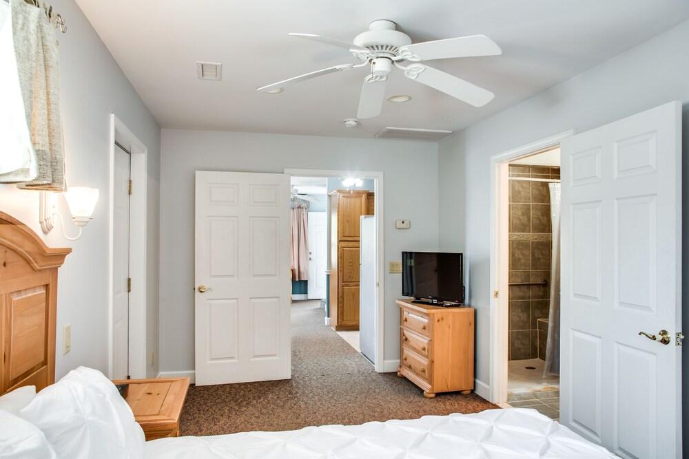Boxwood Lodge photo 36