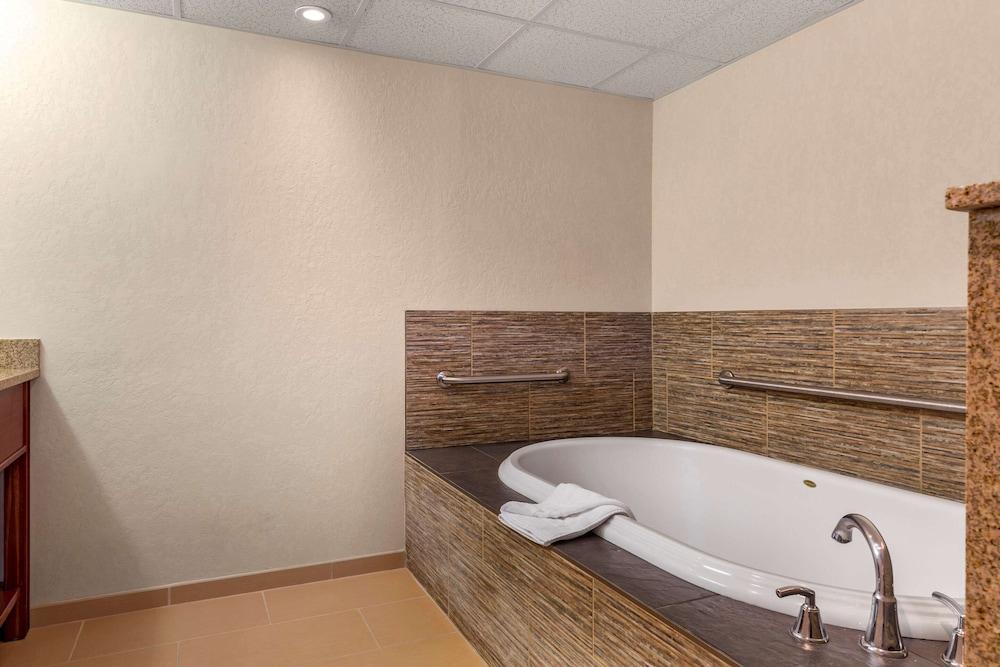 Comfort Inn Foxboro – Mansfield photo 20