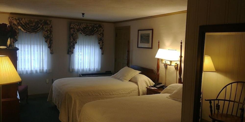 Lamie's Inn and The Old Salt Restaurant photo 17