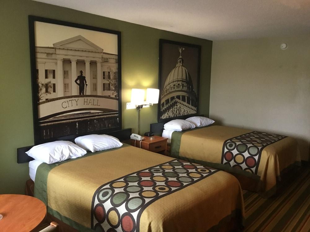 Super 8 by Wyndham Meridian photo 6