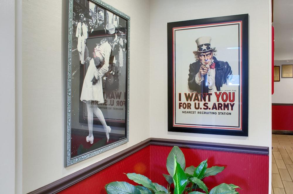 Hometown Inn photo 17
