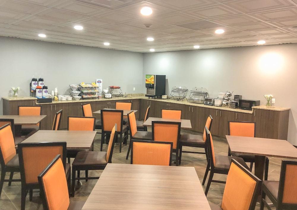 American Inn and Suites Ferndale photo 12