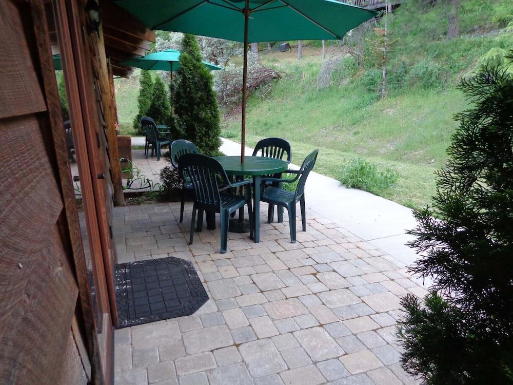Evergreen Haus photo 35