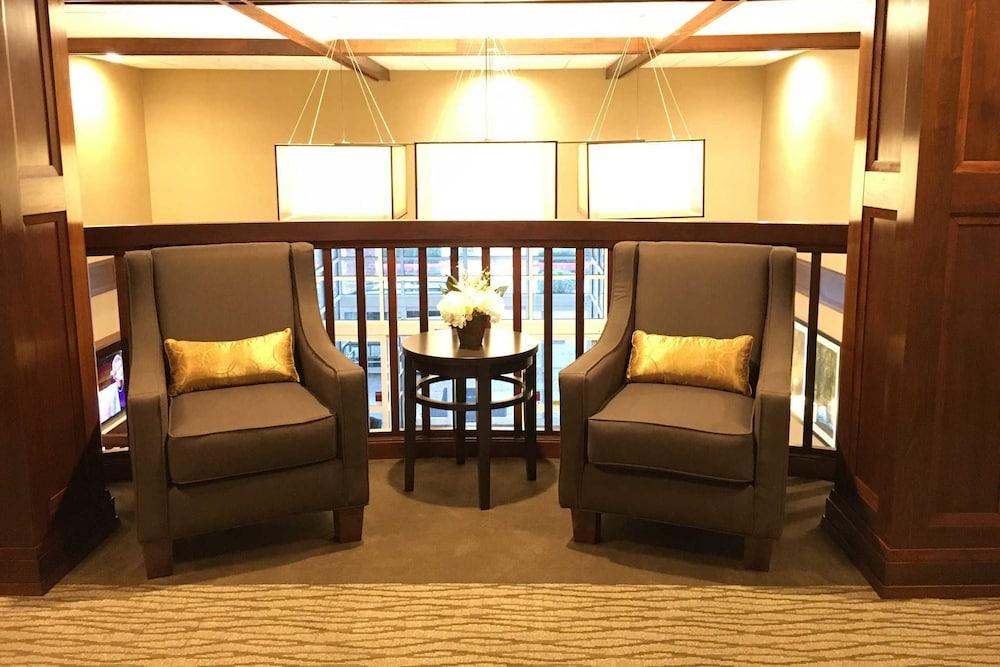 Comfort Suites Linn County photo 31