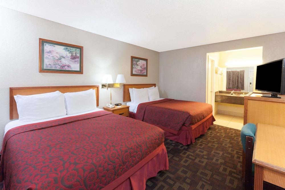 Days Inn by Wyndham Oklahoma City Fairground photo 3
