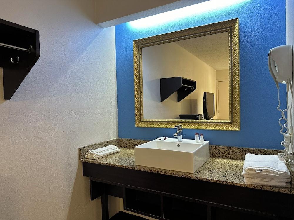 American Inn and Suites Bishop photo 6