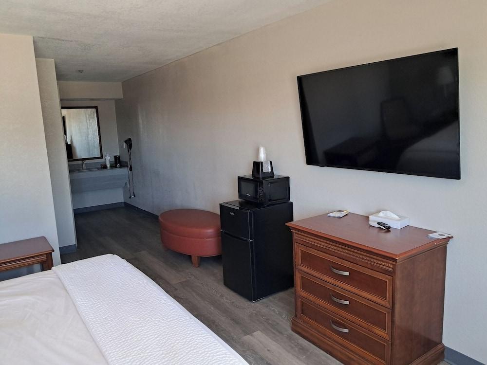 Days Inn by Wyndham Safford, AZ photo 8