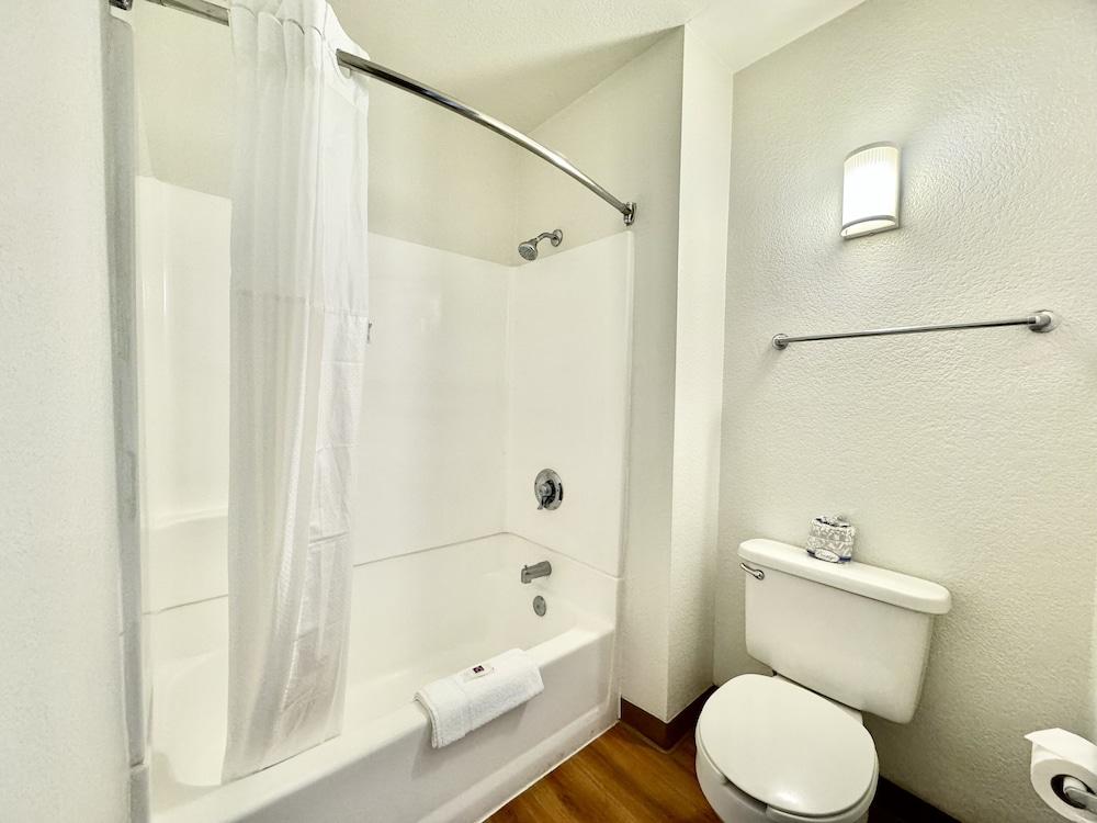 Studio 6 Suites – Bellflower, Ca  - Los Angeles photo 12
