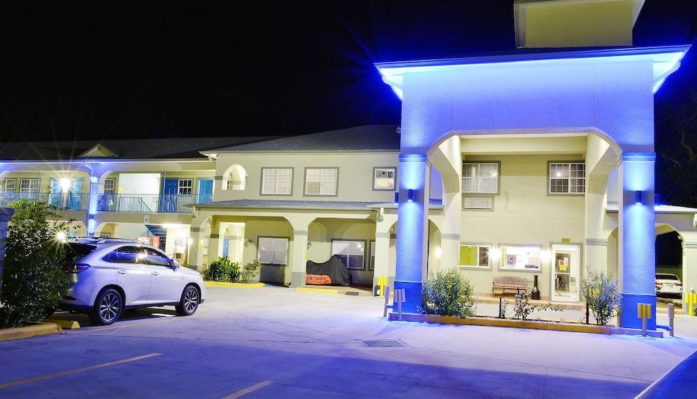 Scottish Inns and Suites Alvin photo 40