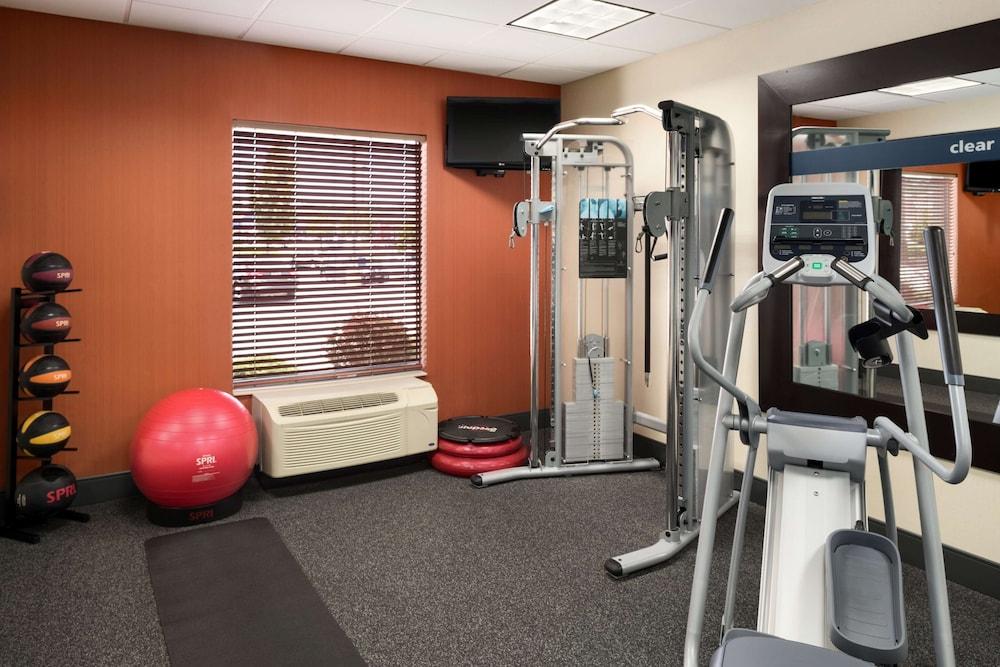 Hampton Inn Belle Vernon photo 11