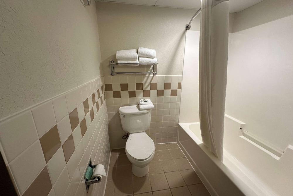 AmericInn by Wyndham Appleton North/Little Chute photo 35