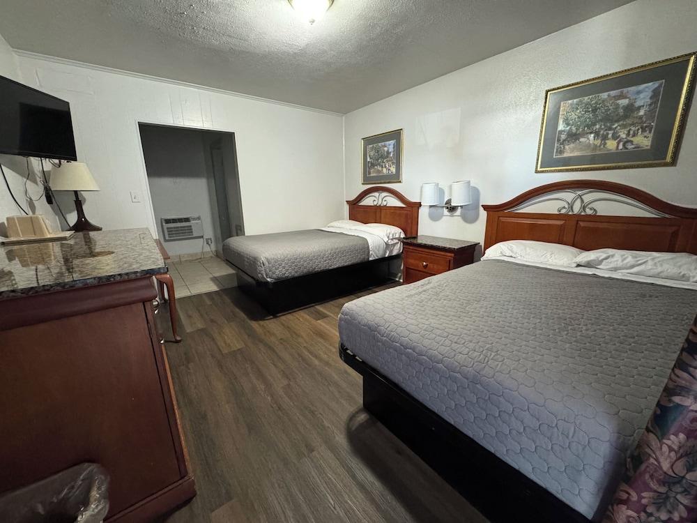 Royal Inn photo 2