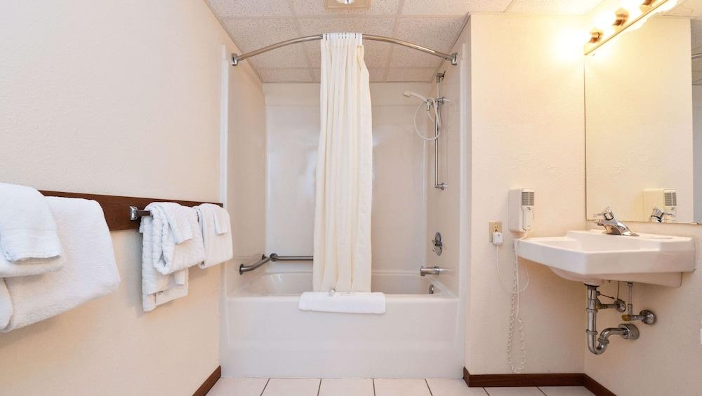 Magnuson Hotel Country Inn photo 30