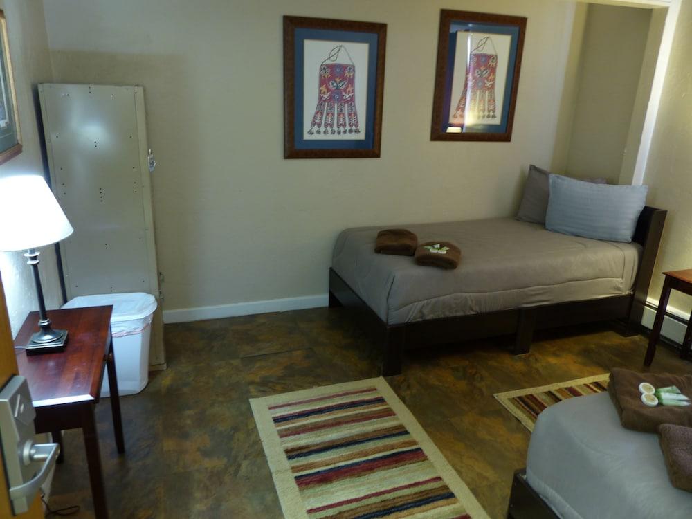 Bent Prop Inn & Hostel Downtown photo 4