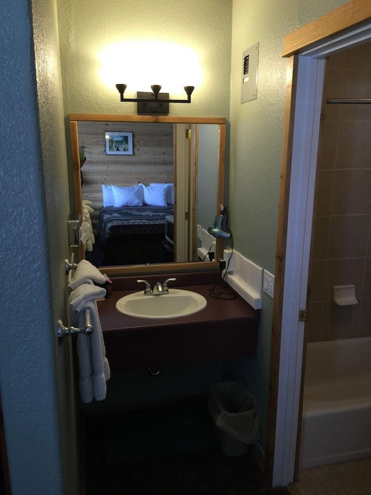 The Historic Madison Hotel Motel photo 70