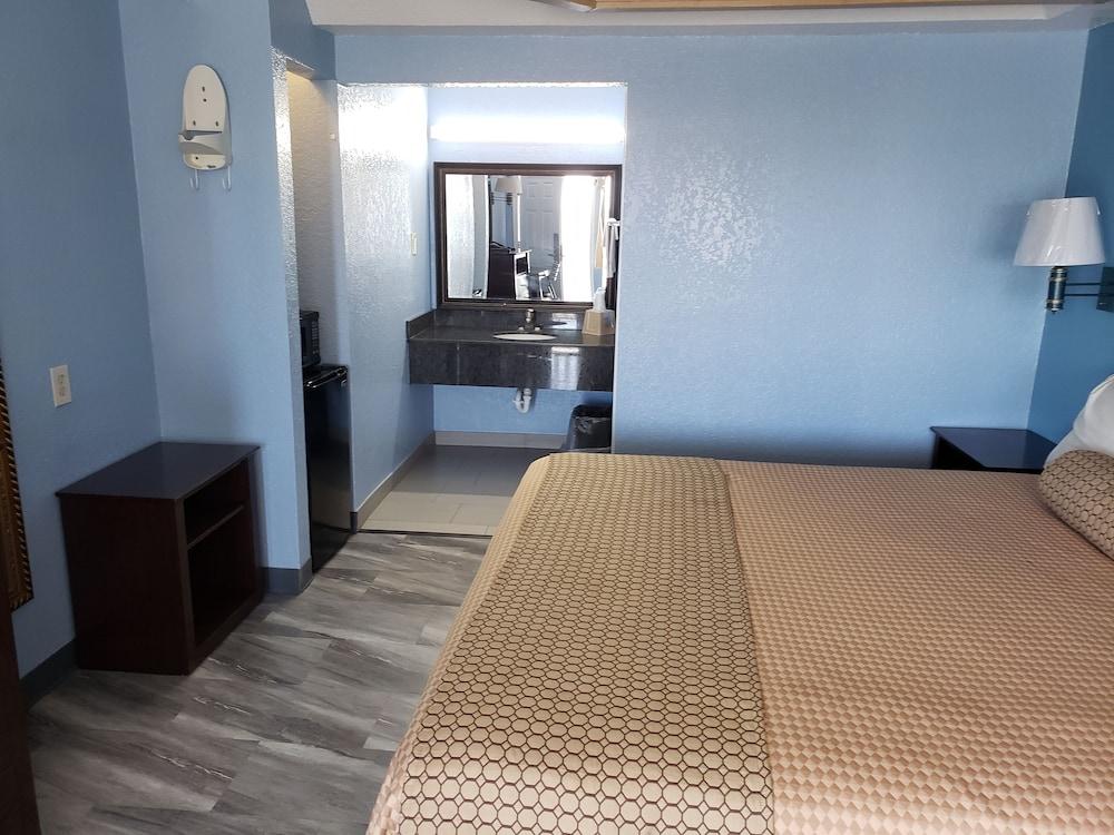 Regency Inn photo 5