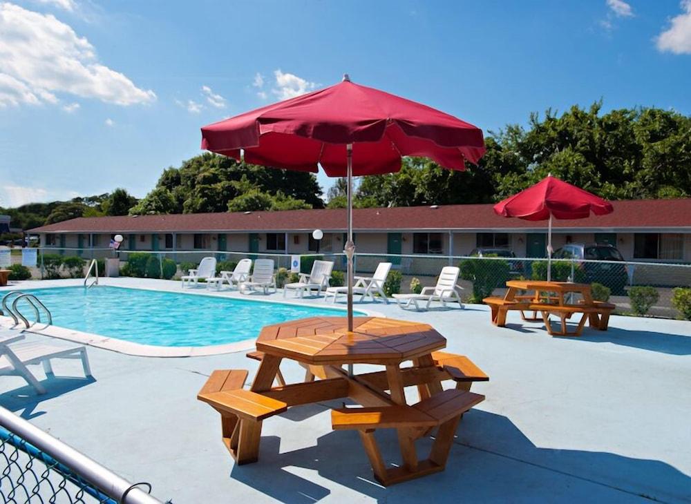 Economy Motel Inn & Suites photo 17