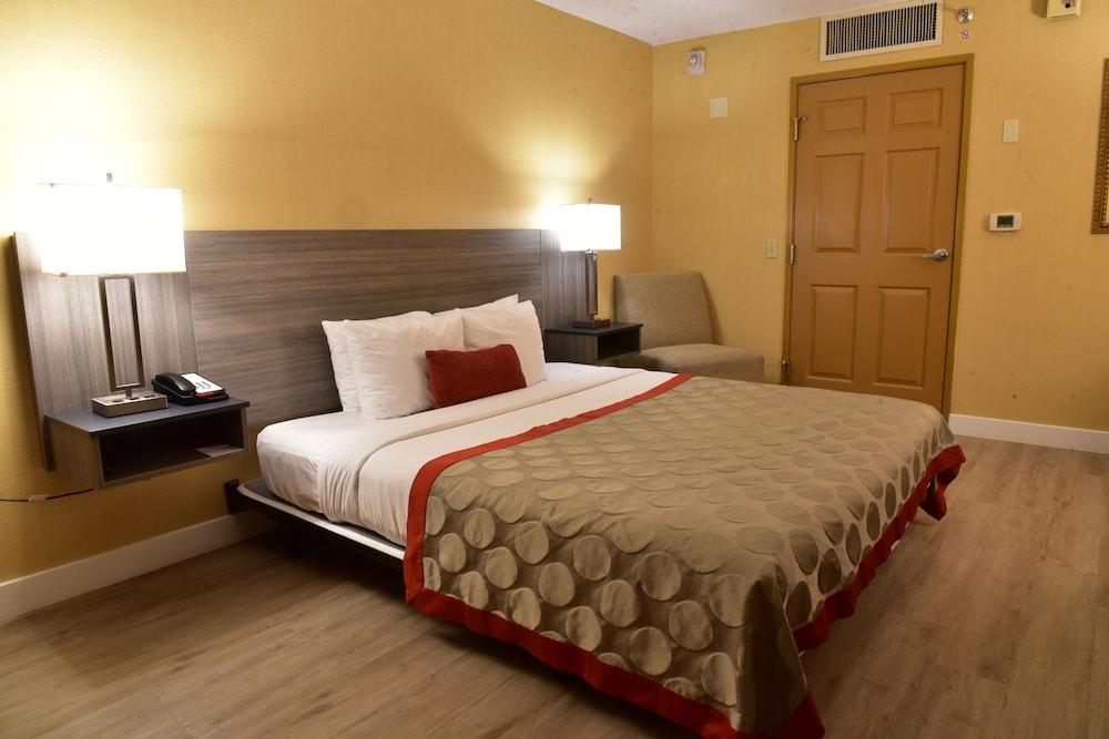 Ramada by Wyndham San Diego National City photo 11