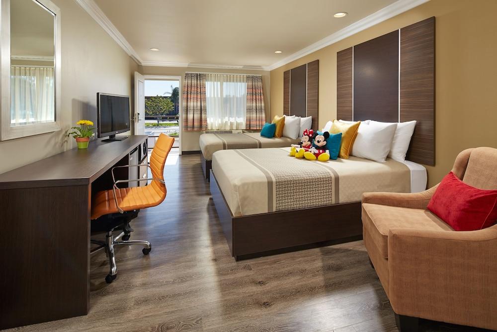 Eden Roc Inn & Suites photo 5